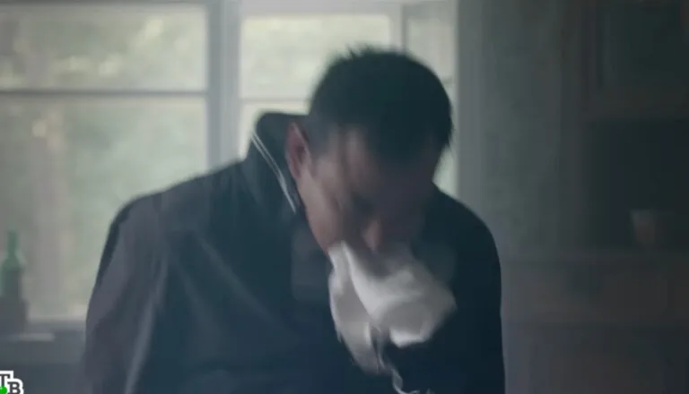 Момент из 8 серии 1 сезона